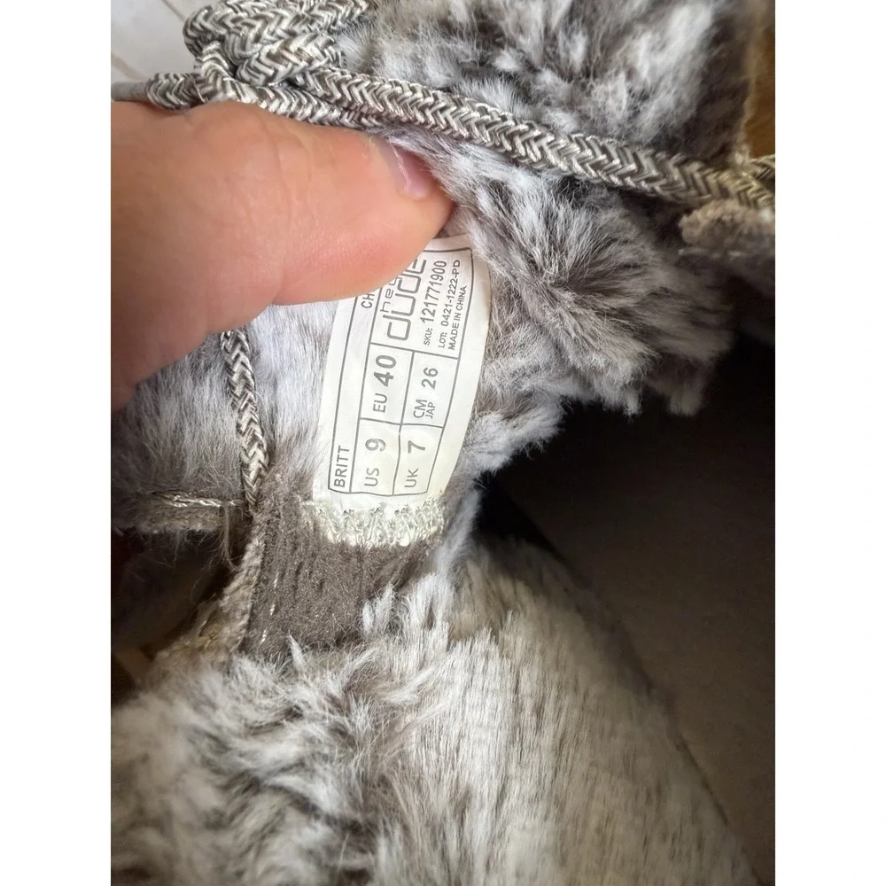 Hey Dude Britt Sz 9/40 Women's Nut Beige Faux Fur Lined‎ Booties w/Laces & Snaps
